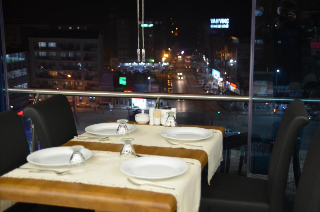 عکس هتل گرند (Grand)