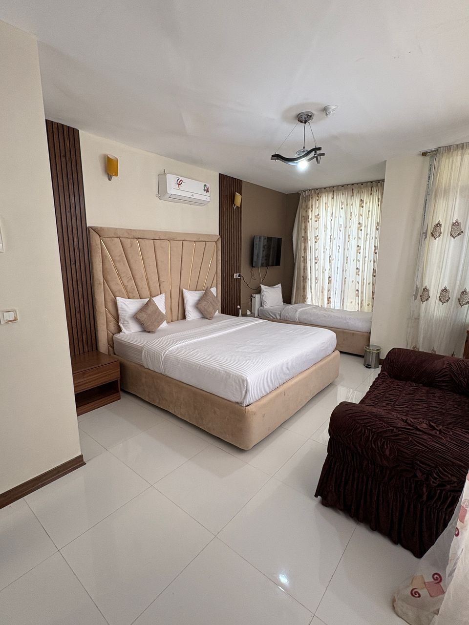 عکس هتل باغ چهار فصل