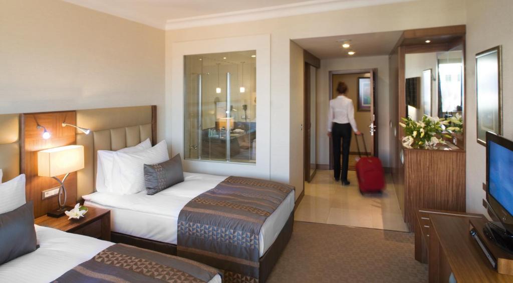 عکس هتل موون پیک (Movenpick)