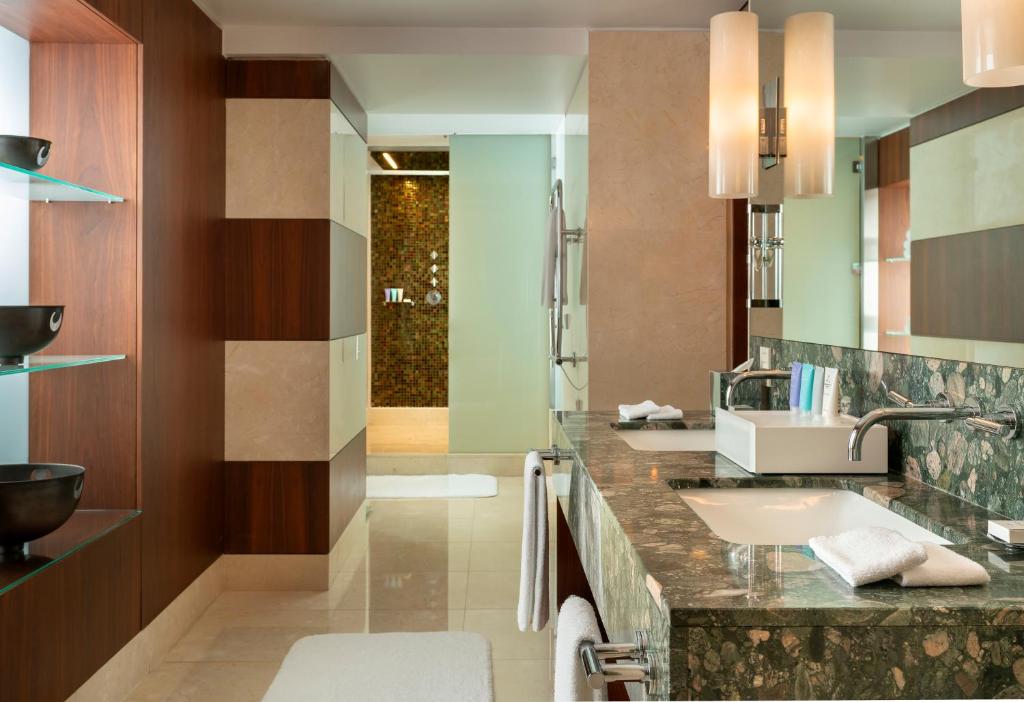 عکس هتل سوئیس اوتل (Swissotel)