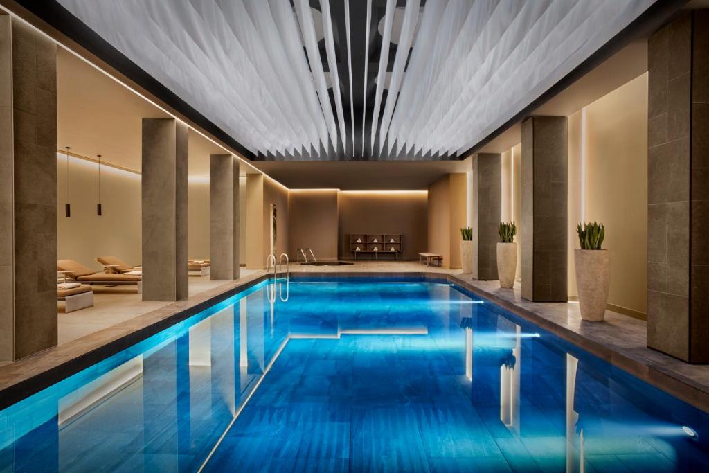 عکس هتل کنراد (Conrad)