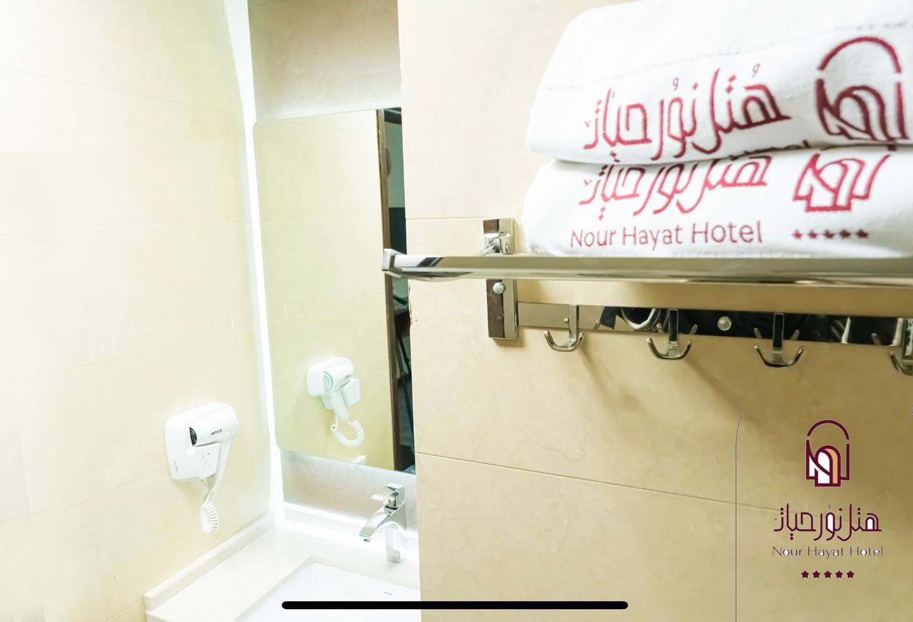 عکس هتل نور حیات