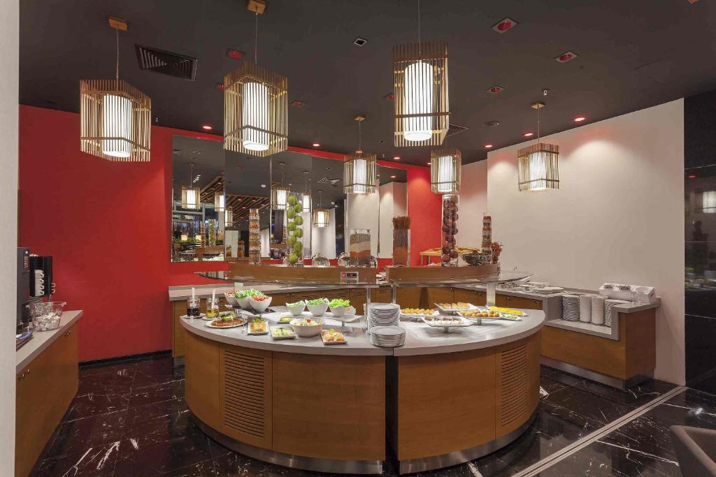 عکس هتل رامادا انکور (Ramada Encore)