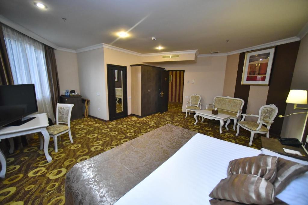 عکس هتل ایمپریال پالاس (Imperial Palace)