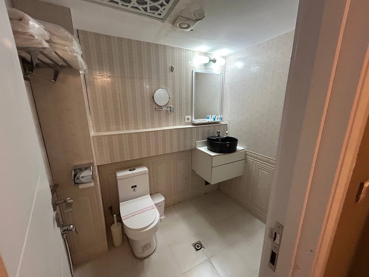 عکس هتل باغ چهار فصل