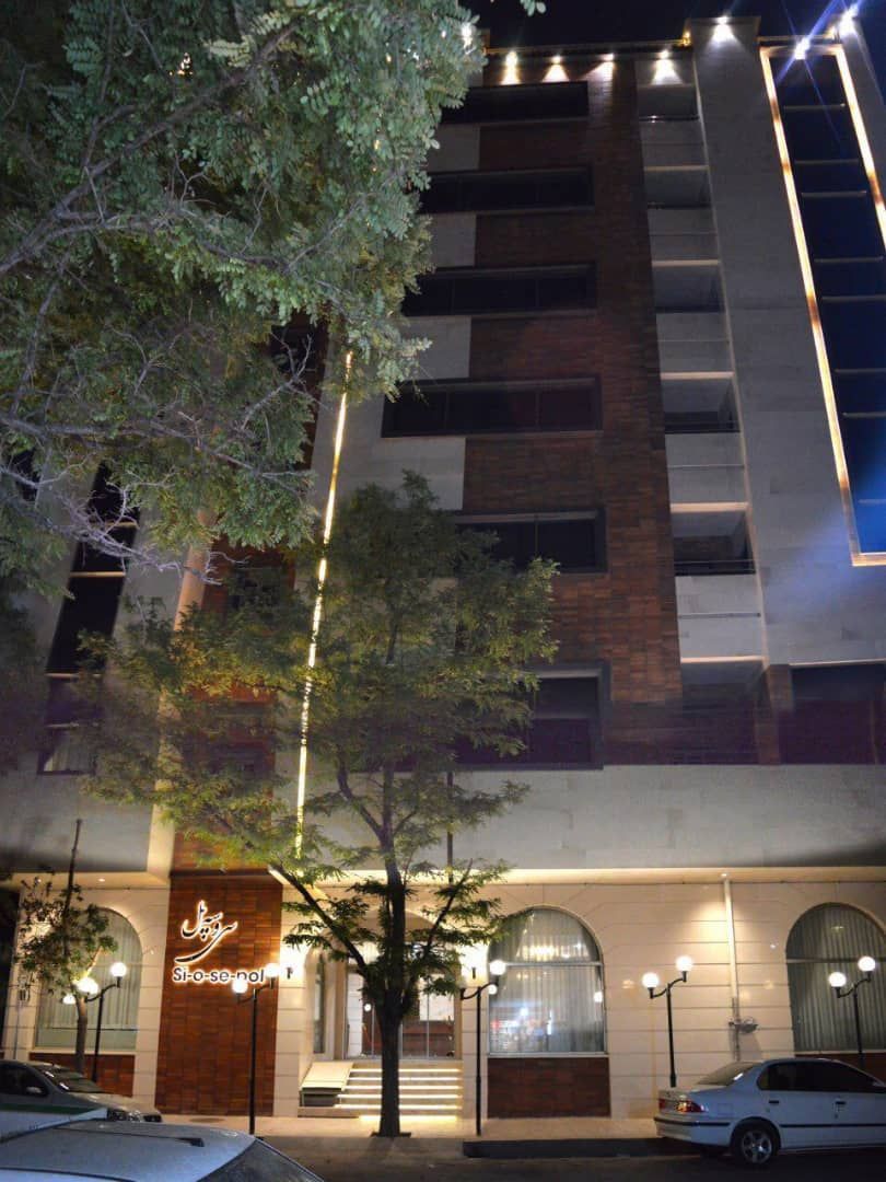 عکس هتل سی و سه پل