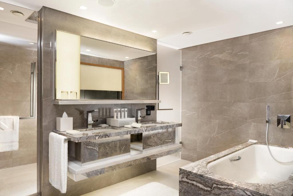 عکس هتل سوئیس اوتل (Swissotel)