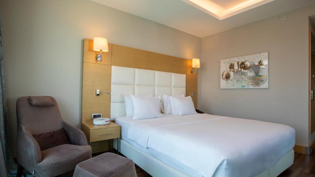 عکس هتل هالیدی این کوکورامبار (Holiday Inn Cukurambar)