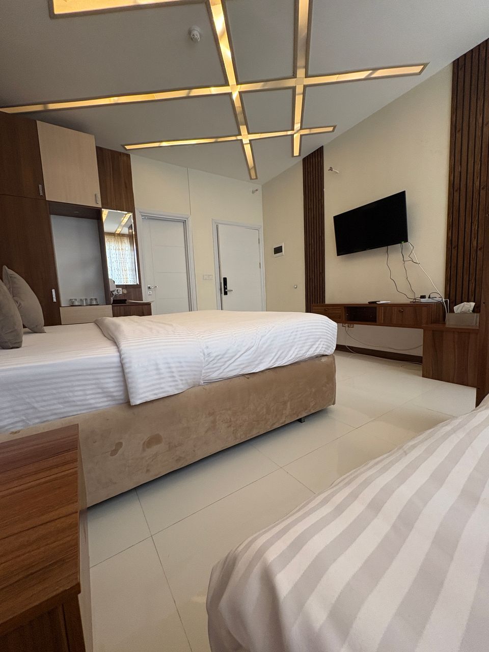 عکس هتل باغ چهار فصل