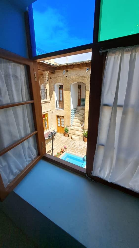 عکس هتل طاوسی