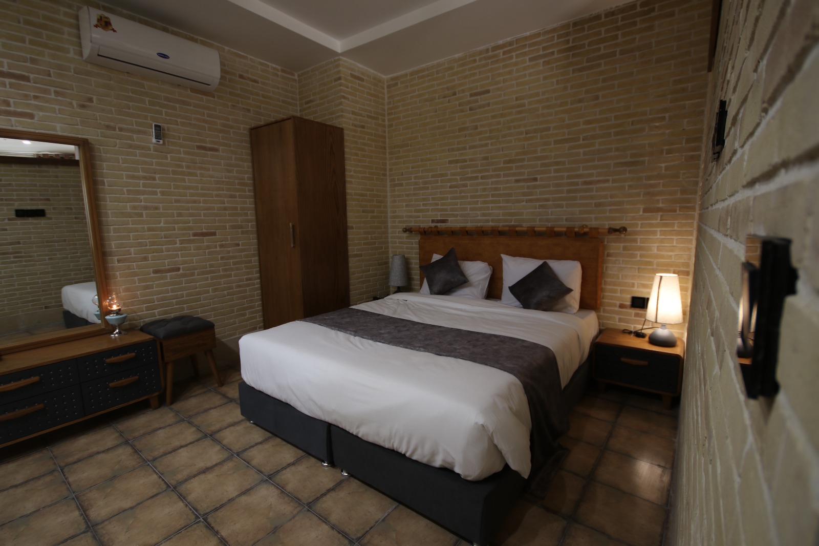 عکس هتل هفت دری