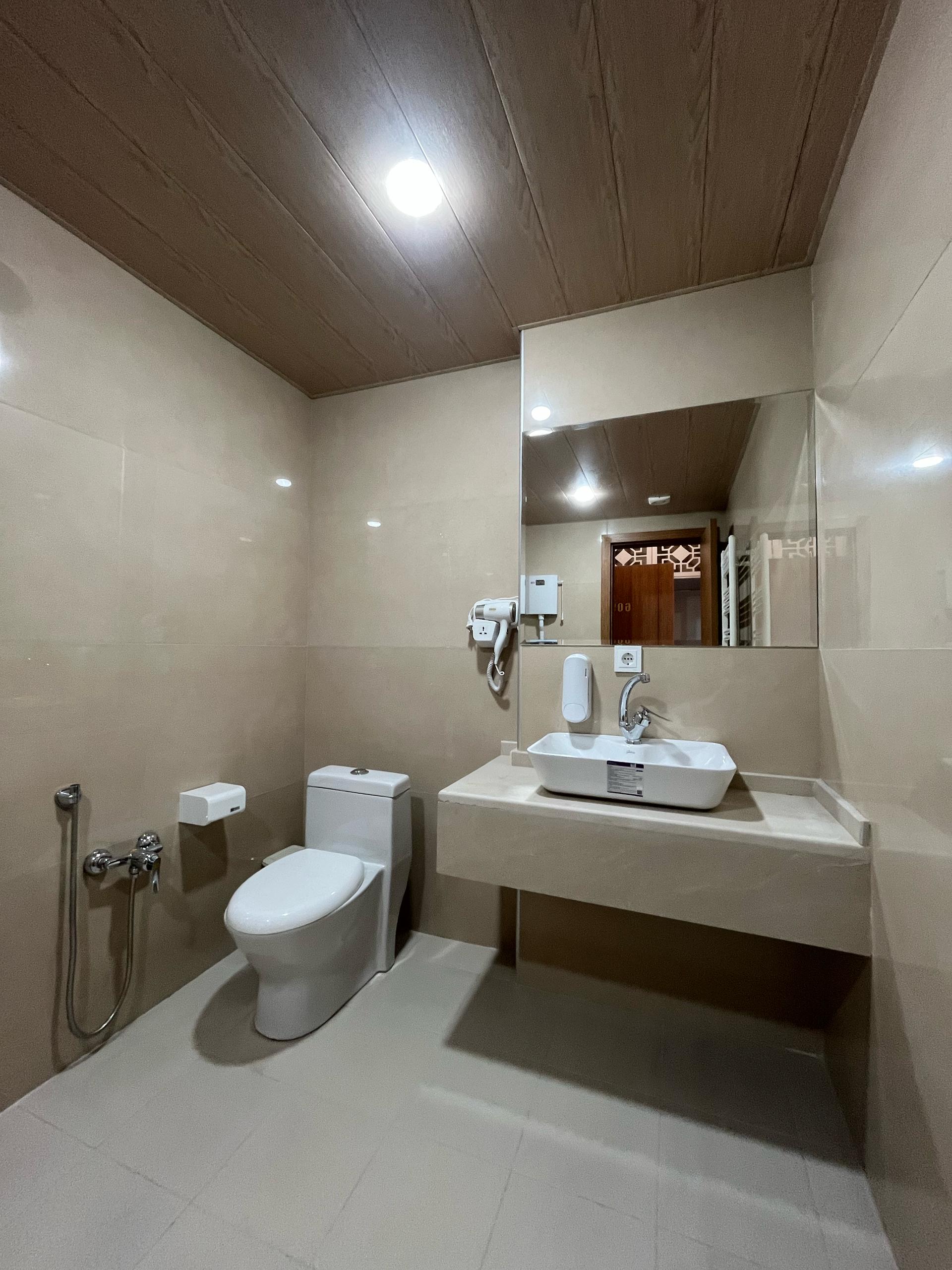 عکس هتل مهوا