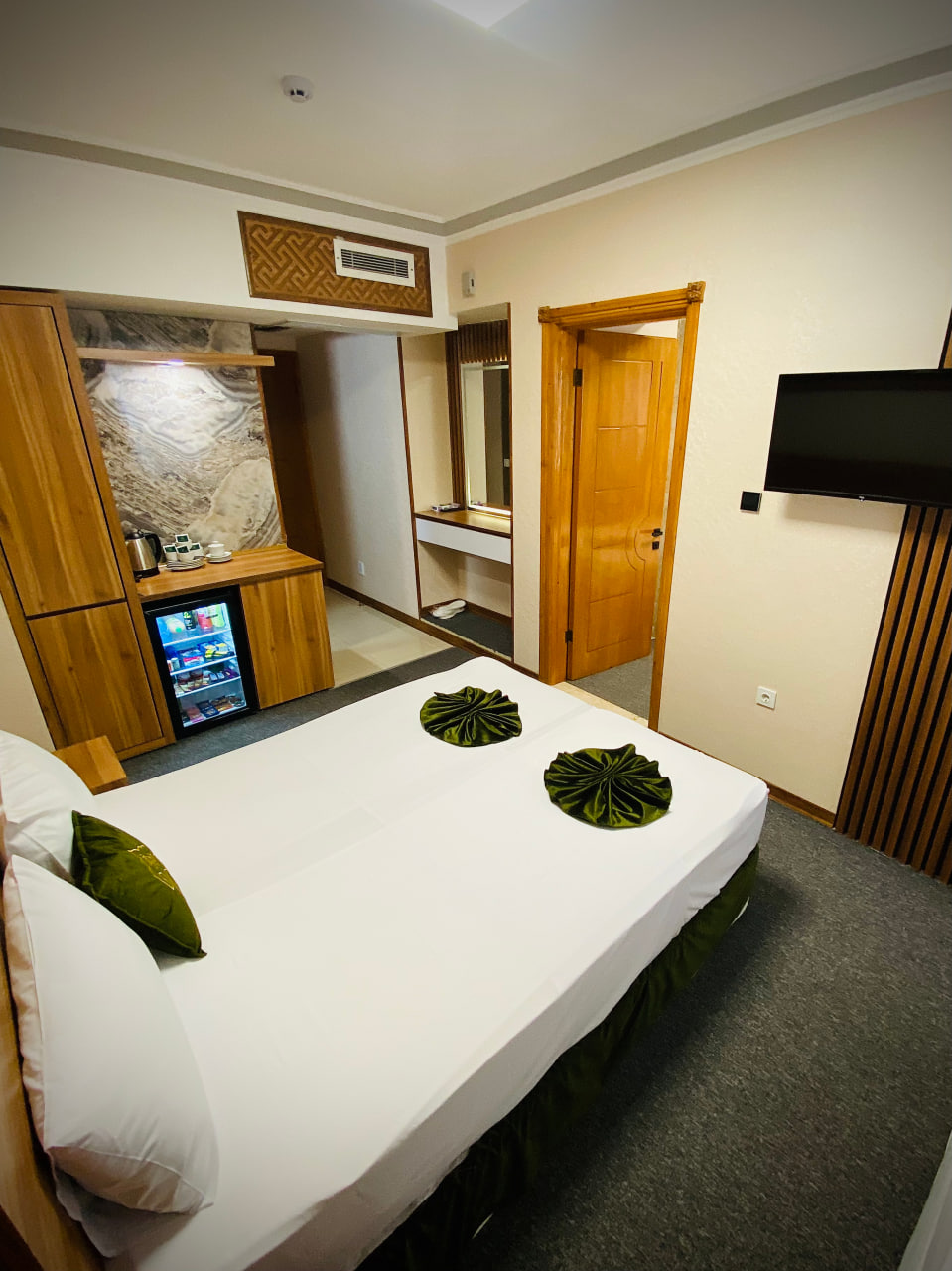 عکس هتل ضیافت نور