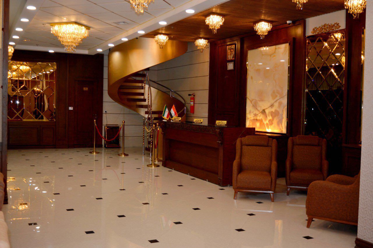 عکس هتل سی و سه پل