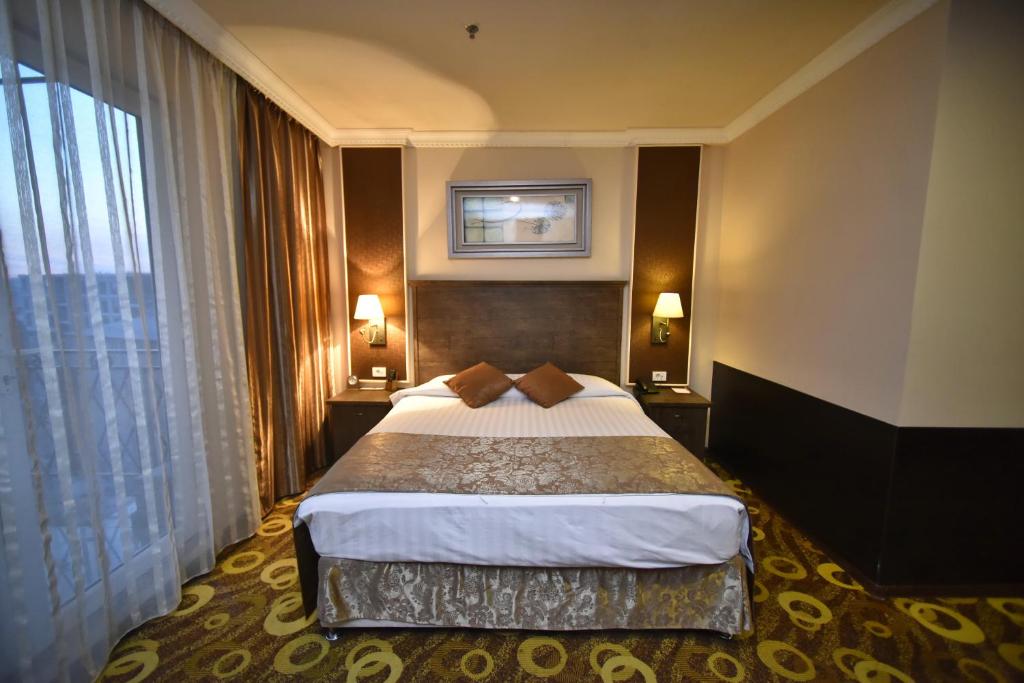 عکس هتل ایمپریال پالاس (Imperial Palace)