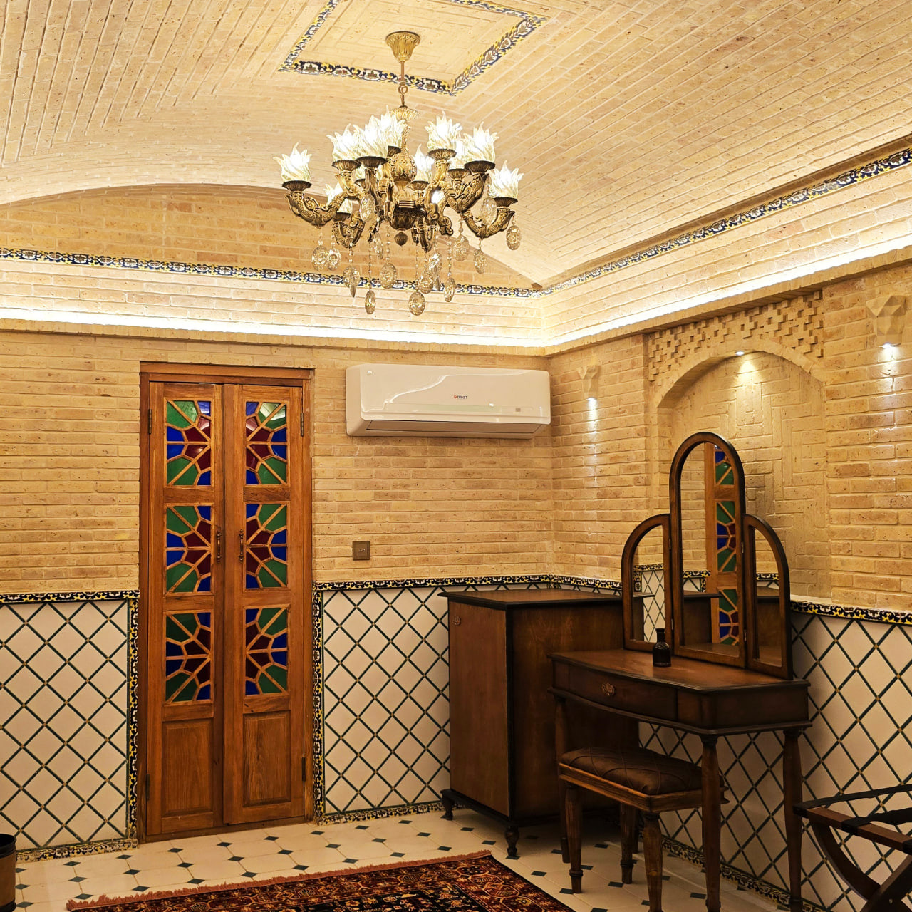 تصویر هتل عمارت محلاتی