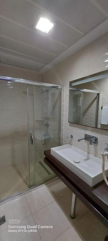 عکس هتل گرند (Grand)