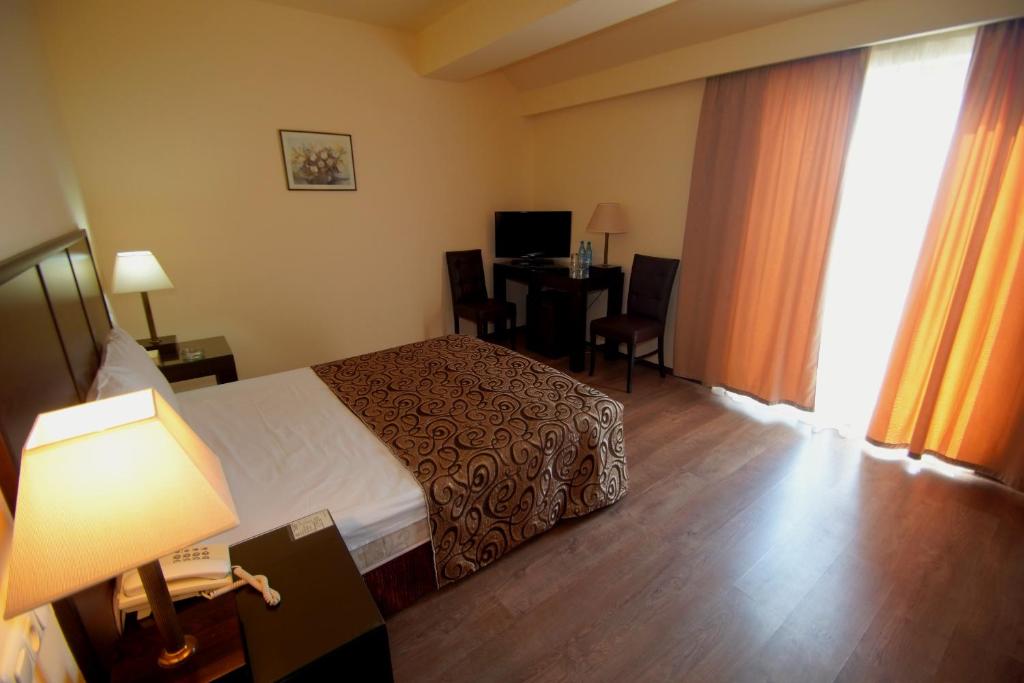 عکس هتل رجینه (Regineh)