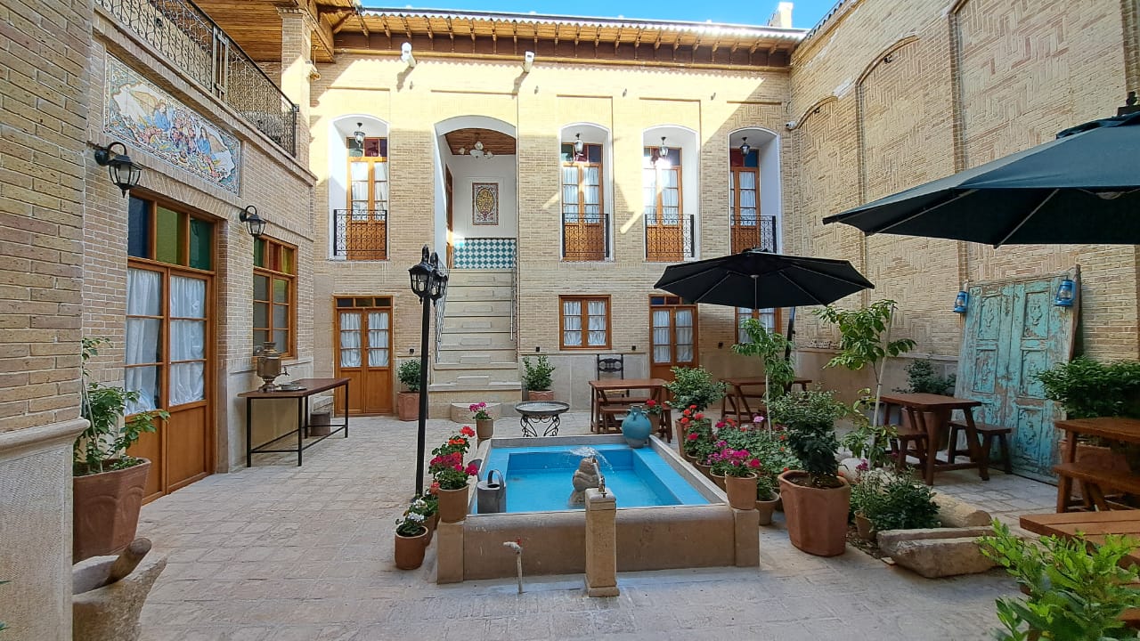 عکس هتل طاوسی