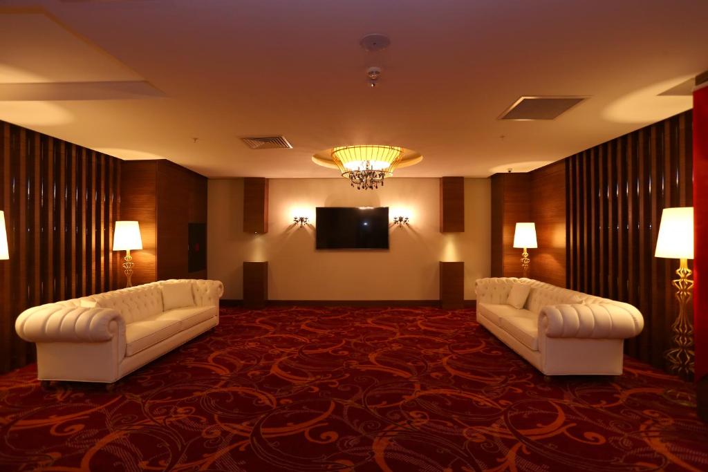 عکس هتل هالیدی این کوکورامبار (Holiday Inn Cukurambar)