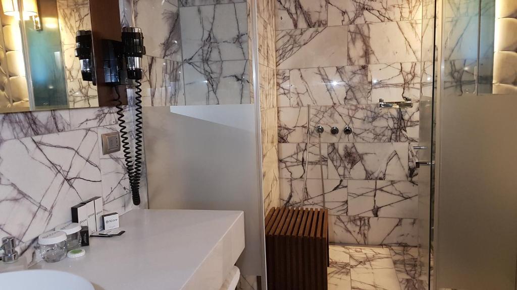 عکس هتل رامادا انکور (Ramada Encore)