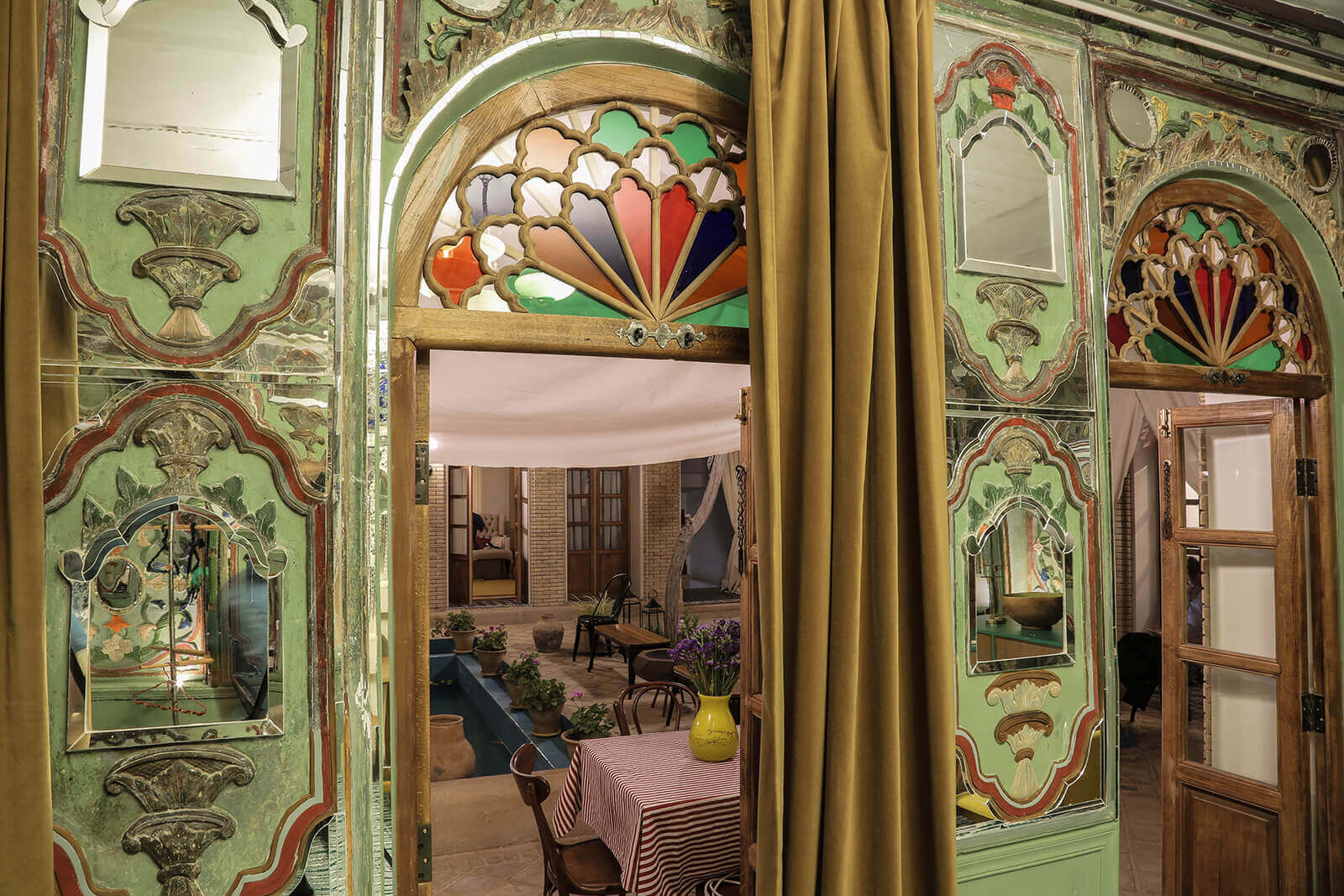 عکس هتل درب شازده