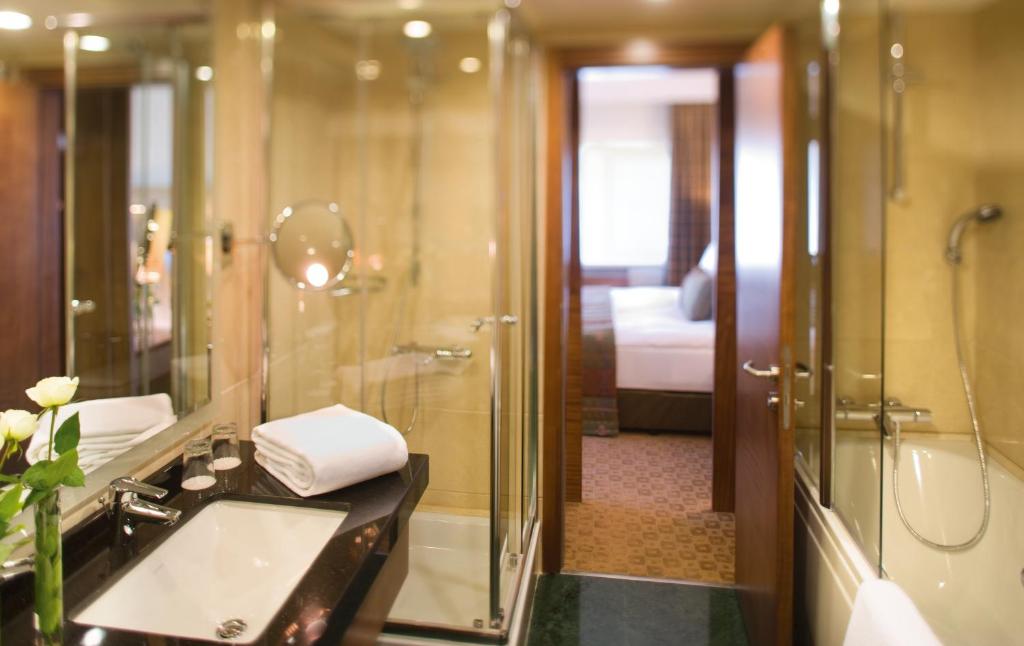 عکس هتل موون پیک (Movenpick)