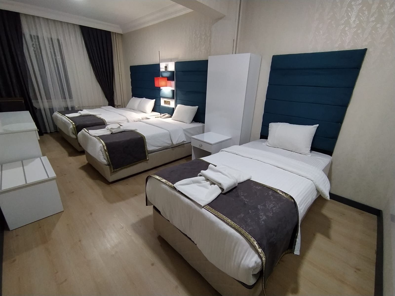 عکس هتل آتنا لایف