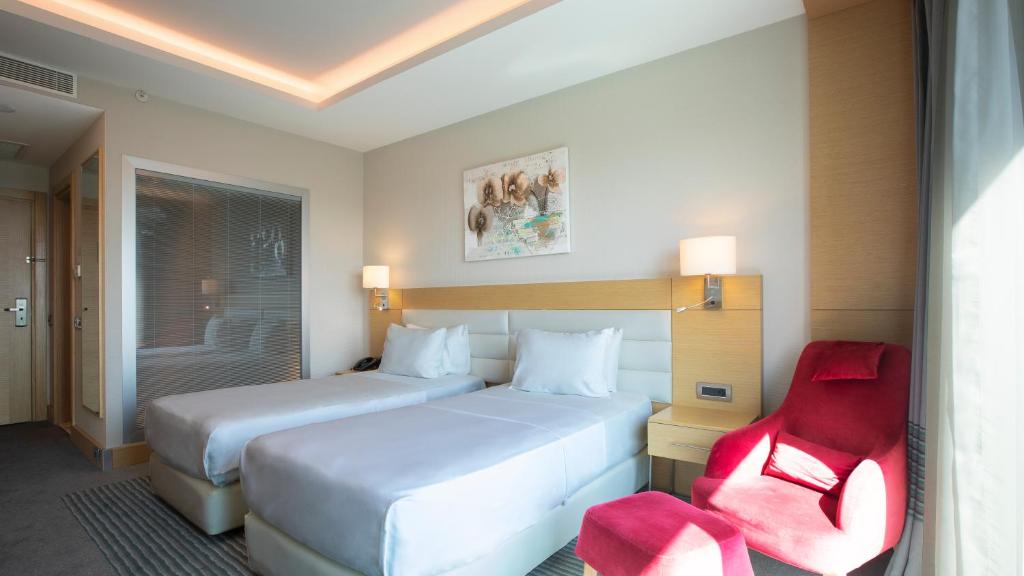 عکس هتل هالیدی این کوکورامبار (Holiday Inn Cukurambar)