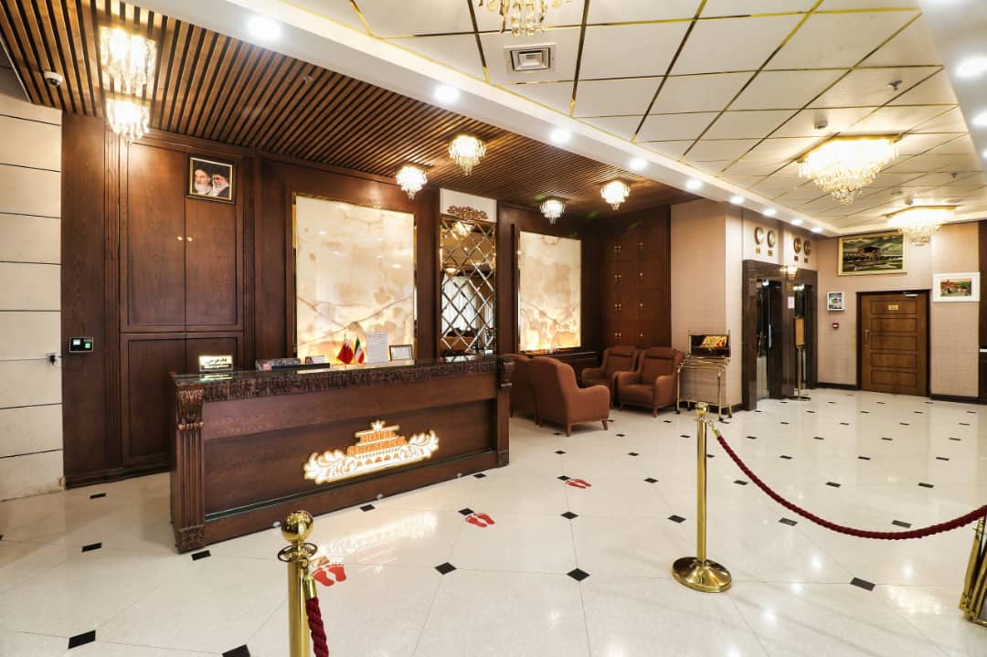 عکس هتل سی و سه پل