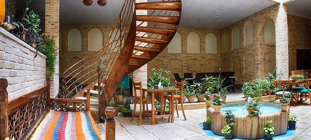 عکس هتل سنتی درباری