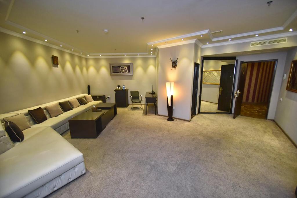 عکس هتل ایمپریال پالاس (Imperial Palace)