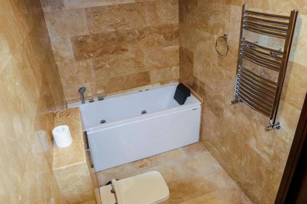 عکس هتل کنیاک (Konyak)