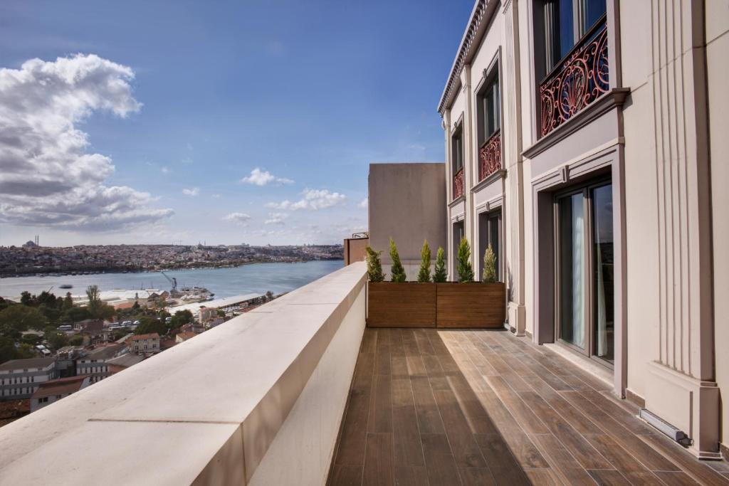 عکس هتل دورا پرا (Dora Pera)