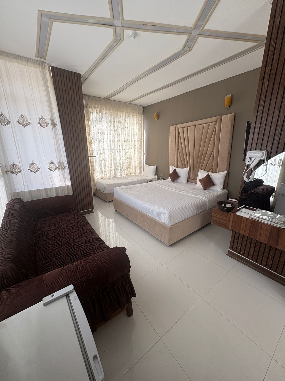 عکس هتل باغ چهار فصل