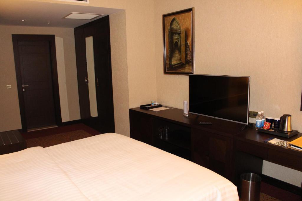 عکس هتل بارون (The Baron)