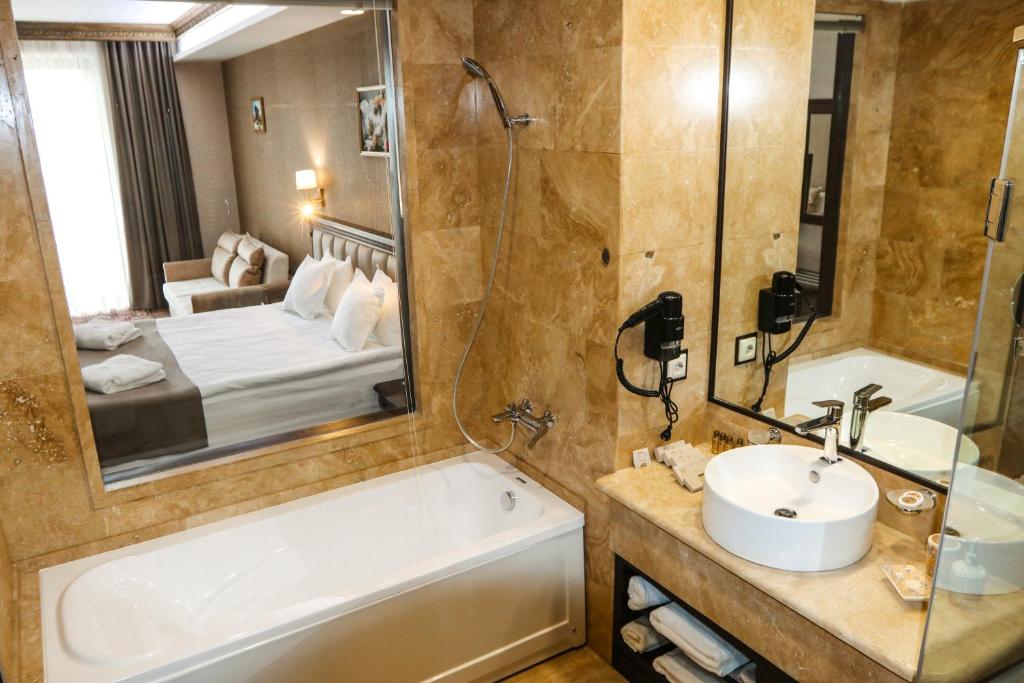 عکس هتل کنیاک (Konyak)