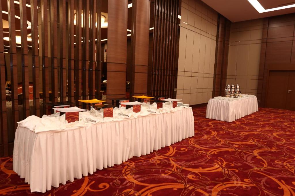 عکس هتل هالیدی این کوکورامبار (Holiday Inn Cukurambar)