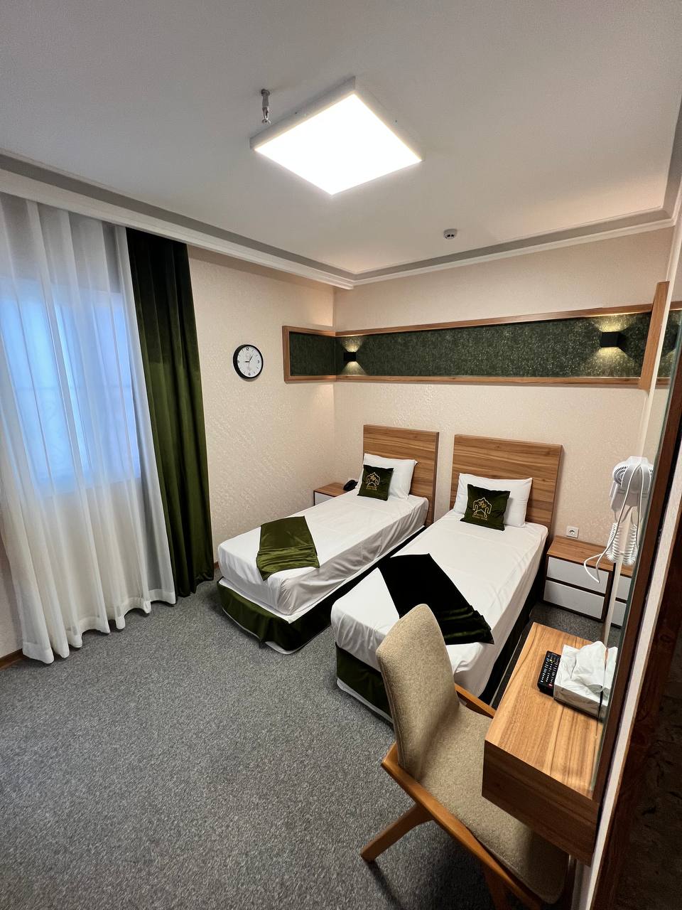 عکس هتل ضیافت نور