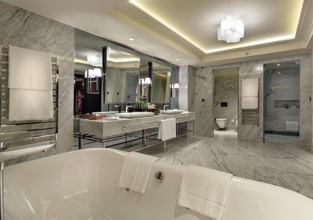 عکس هتل هیلتون (Hilton)