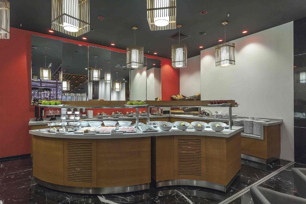 عکس هتل رامادا انکور (Ramada Encore)