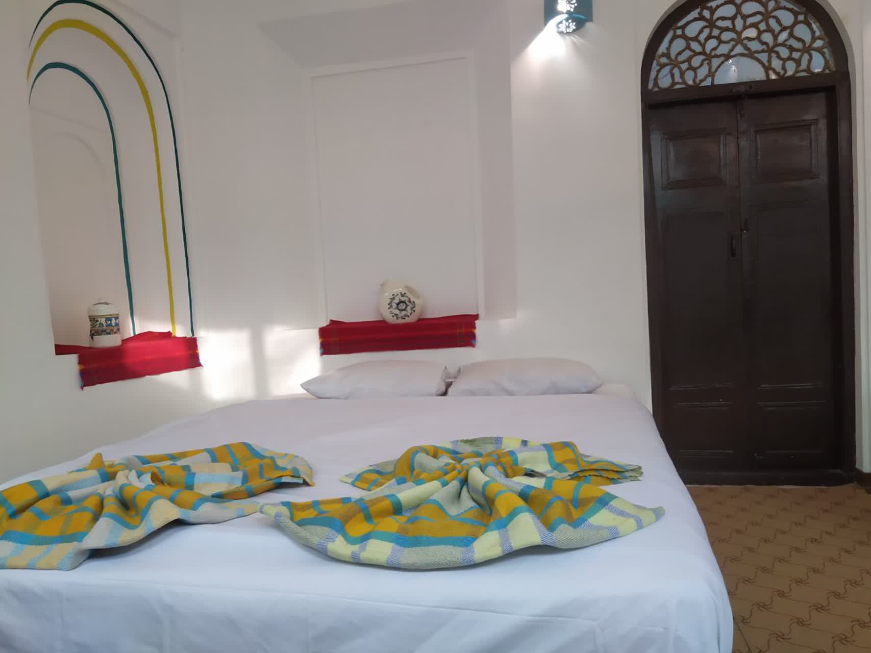 عکس هتل کهن پایاب