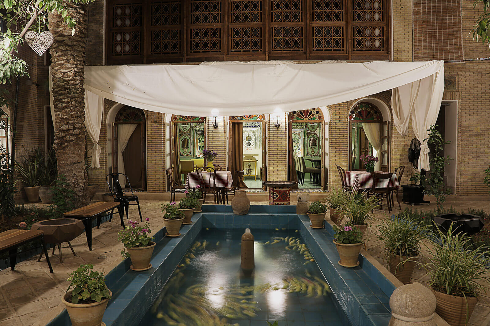 عکس هتل درب شازده