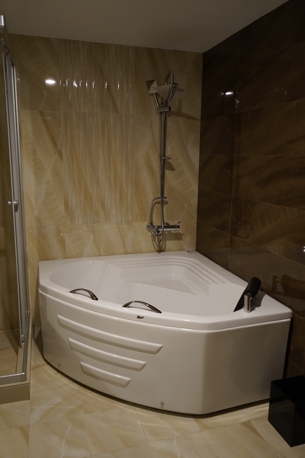 عکس هتل سورنا