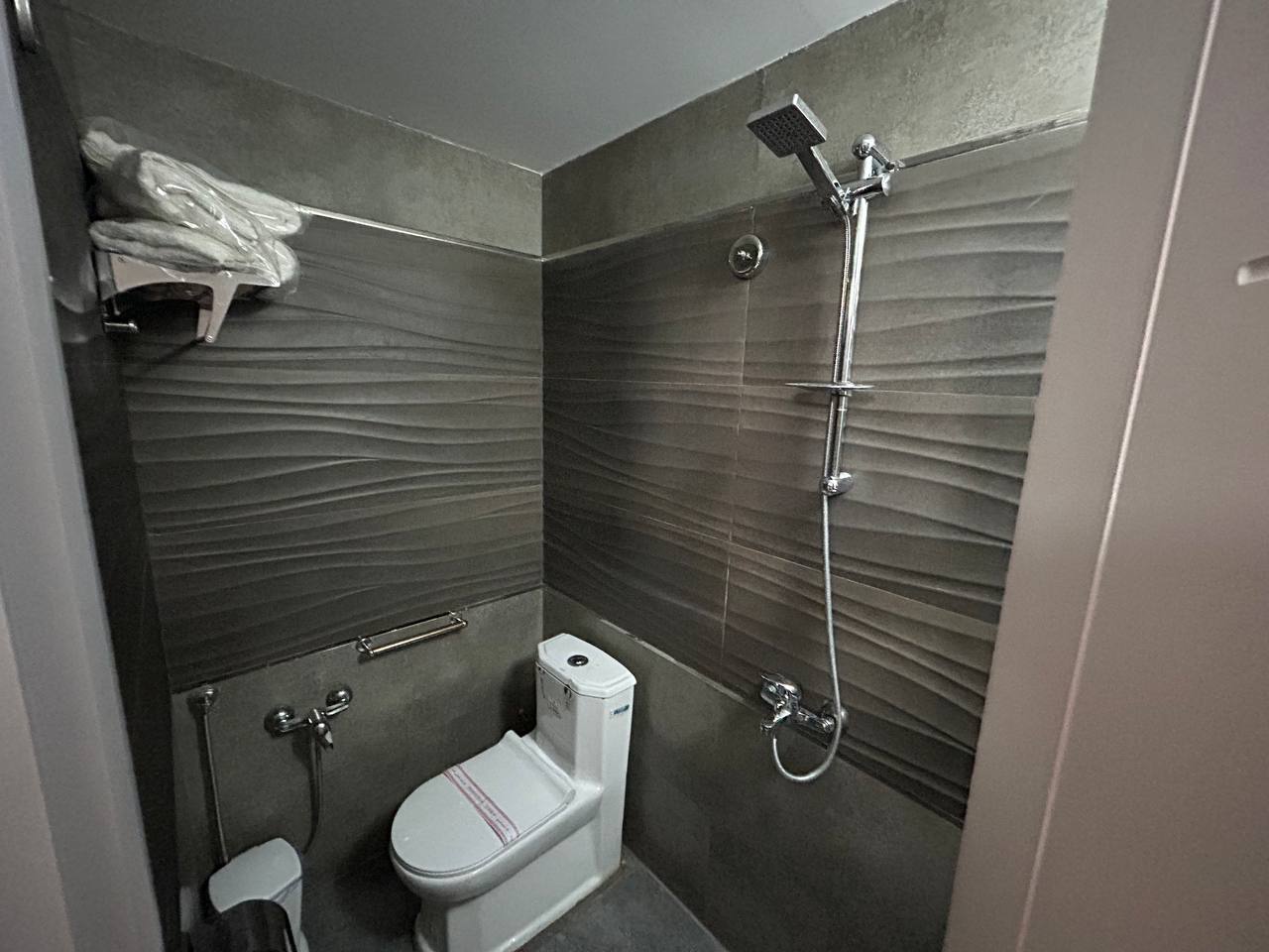 عکس هتل باغ چهار فصل