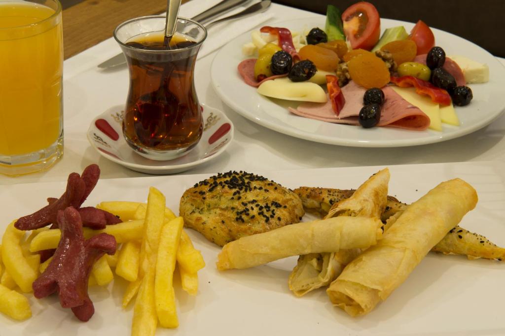 تصویر هتل جومبالی پلازا (Cumbali Plaza)