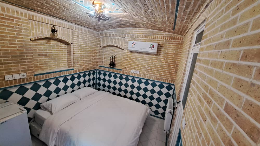 عکس هتل طاوسی