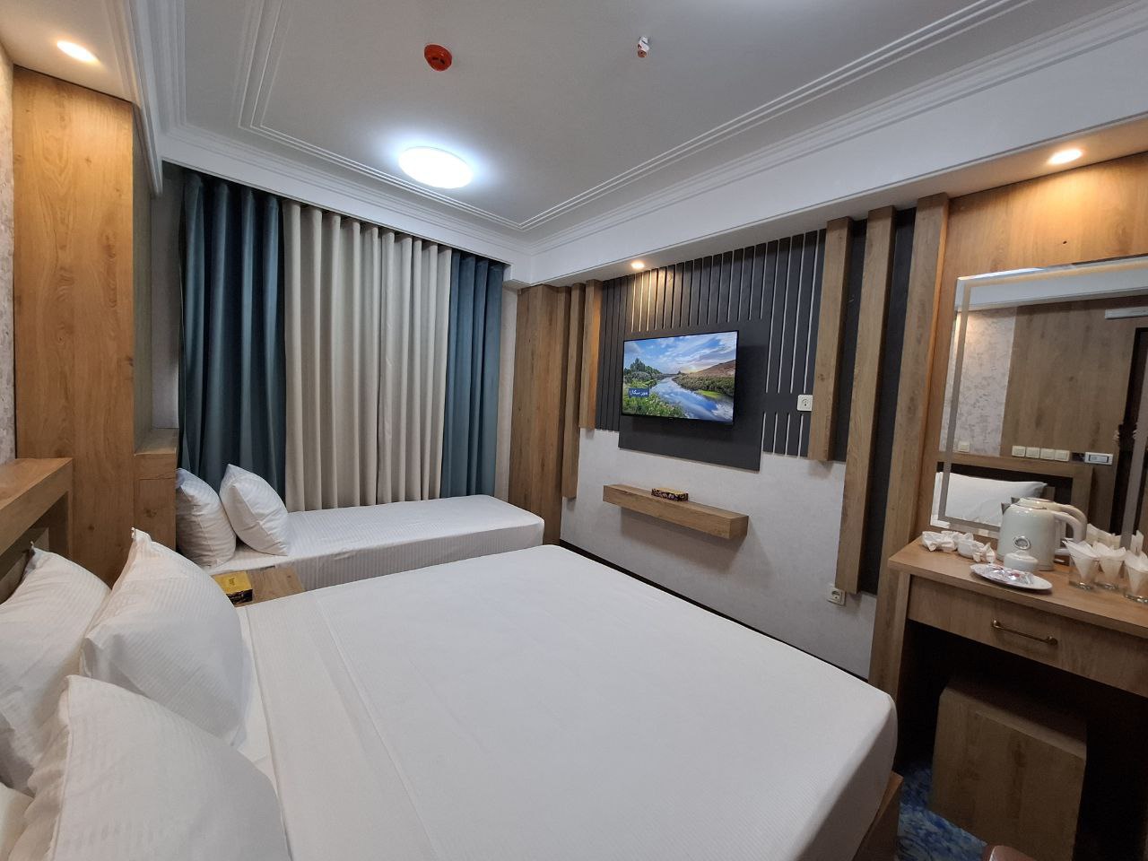 عکس هتل مهر آلاء