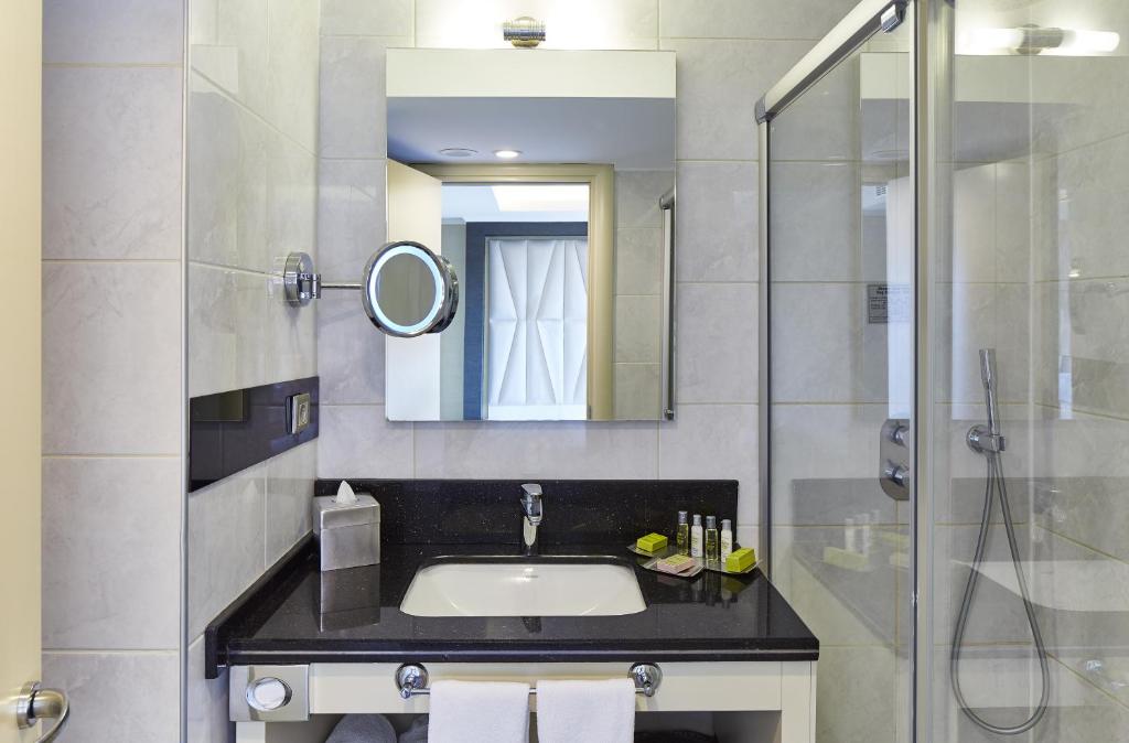 عکس هتل دابل تری بای هیلتون آلسانجاک (Doubletree by Hilton Alsancak)