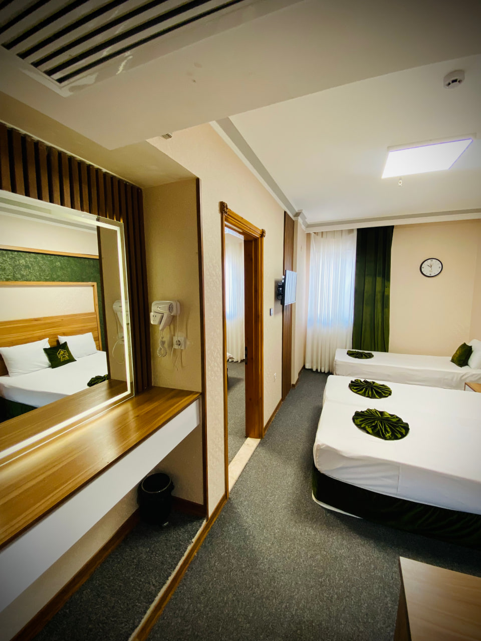 عکس هتل ضیافت نور